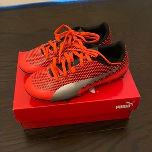 Puma soccer cleats size 1